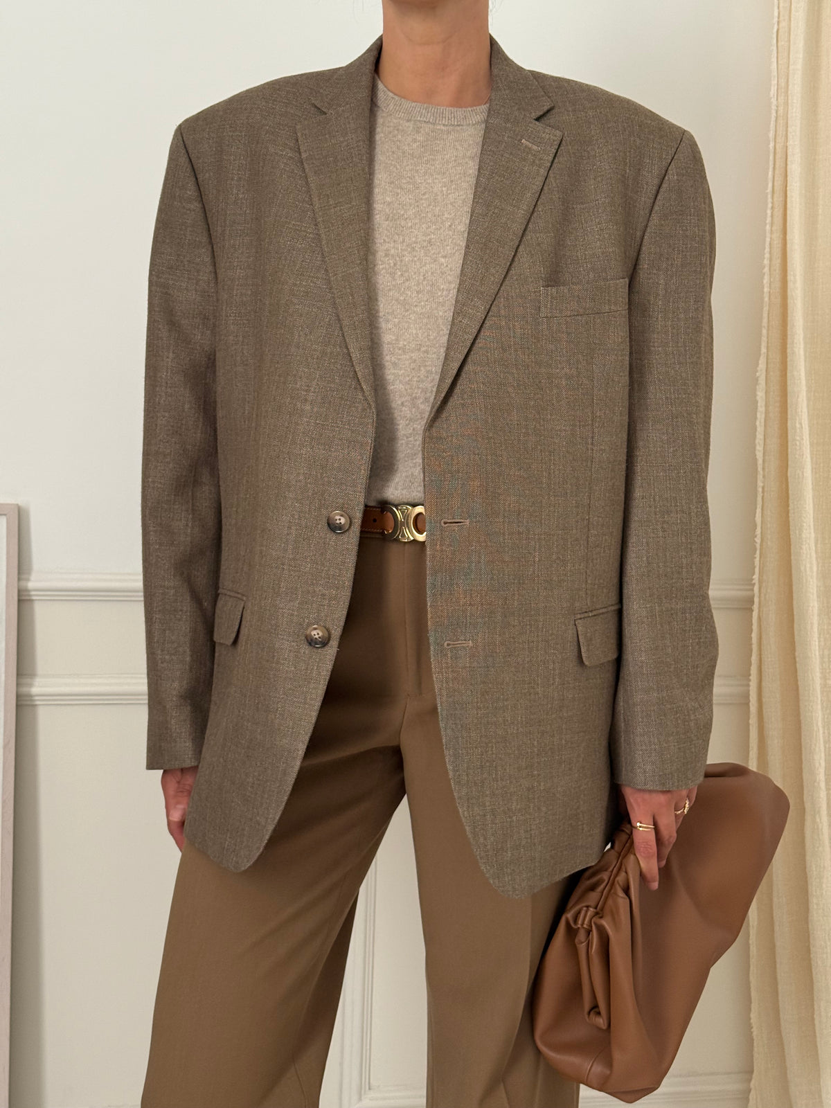 Chap's oversized brown blazer